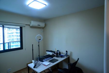 Apartamento à venda com 143m², 4 quartos e 2 vagas Apartamento à venda com 143m², 4 quartos e 2 vagasEscritório