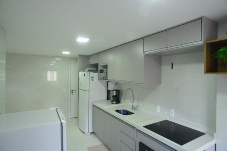 Apartamento à venda com 143m², 4 quartos e 2 vagas Apartamento à venda com 143m², 4 quartos e 2 vagasCozinha