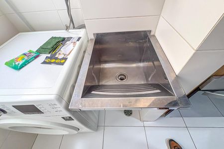Apartamento à venda com 56m², 2 quartos e 1 vaga Apartamento à venda com 56m², 2 quartos e 1 vagaCozinha e Área de Serviço