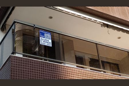 Apartamento à venda com 117m², 3 quartos e 2 vagasFachada com Placa