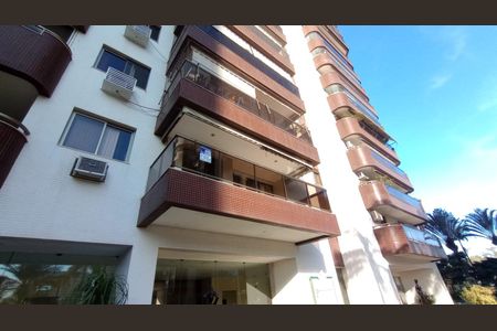 Apartamento à venda com 117m², 3 quartos e 2 vagasFachada com Placa