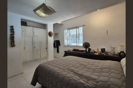 Apartamento à venda com 270m², 4 quartos e 2 vagas Apartamento à venda com 270m², 4 quartos e 2 vagasSuíte 2