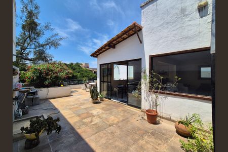 Apartamento à venda com 270m², 4 quartos e 2 vagas Apartamento à venda com 270m², 4 quartos e 2 vagasVaranda