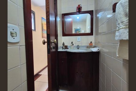 Apartamento à venda com 270m², 4 quartos e 2 vagas Apartamento à venda com 270m², 4 quartos e 2 vagasLavabo