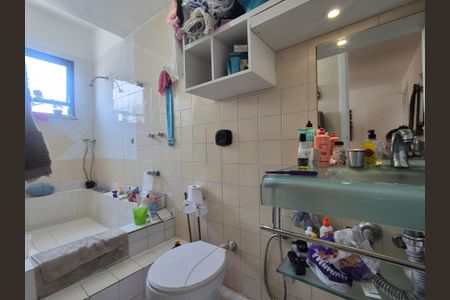 Apartamento à venda com 270m², 4 quartos e 2 vagas Apartamento à venda com 270m², 4 quartos e 2 vagasBanheiro da Suíte 2