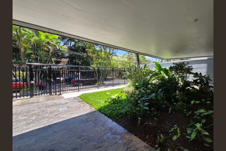 Apartamento à venda com 270m², 4 quartos e 2 vagas Apartamento à venda com 270m², 4 quartos e 2 vagasEntrada