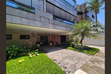 Apartamento à venda com 270m², 4 quartos e 2 vagas Apartamento à venda com 270m², 4 quartos e 2 vagasEntrada