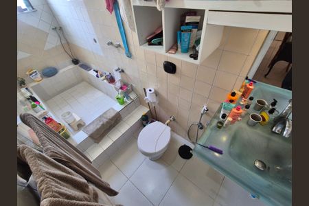 Apartamento à venda com 270m², 4 quartos e 2 vagas Apartamento à venda com 270m², 4 quartos e 2 vagasBanheiro da Suíte 2