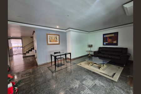 Apartamento à venda com 270m², 4 quartos e 2 vagas Apartamento à venda com 270m², 4 quartos e 2 vagasHall de Entrada