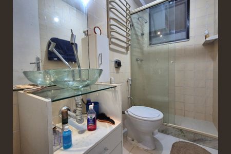 Apartamento à venda com 270m², 4 quartos e 2 vagas Apartamento à venda com 270m², 4 quartos e 2 vagasBanheiro social