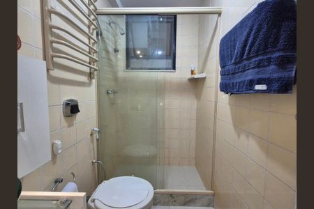 Apartamento à venda com 270m², 4 quartos e 2 vagas Apartamento à venda com 270m², 4 quartos e 2 vagasBanheiro social