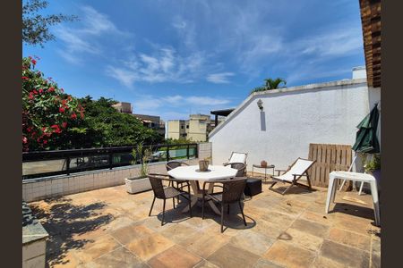 Apartamento à venda com 270m², 4 quartos e 2 vagas Apartamento à venda com 270m², 4 quartos e 2 vagasVaranda