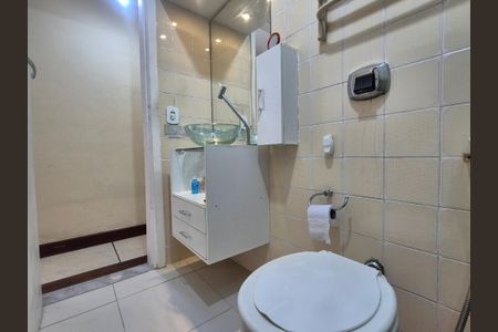 Apartamento à venda com 270m², 4 quartos e 2 vagas Apartamento à venda com 270m², 4 quartos e 2 vagasBanheiro social