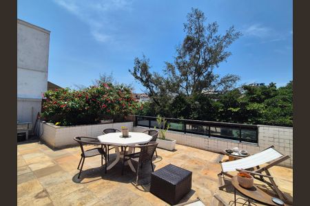 Apartamento à venda com 270m², 4 quartos e 2 vagas Apartamento à venda com 270m², 4 quartos e 2 vagasVaranda