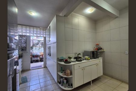 Apartamento à venda com 270m², 4 quartos e 2 vagas Apartamento à venda com 270m², 4 quartos e 2 vagasCozinha