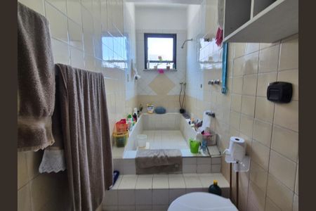 Apartamento à venda com 270m², 4 quartos e 2 vagas Apartamento à venda com 270m², 4 quartos e 2 vagasBanheiro da Suíte 2