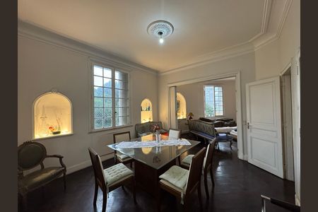 Apartamento à venda com 240m², 5 quartos e sem vaga