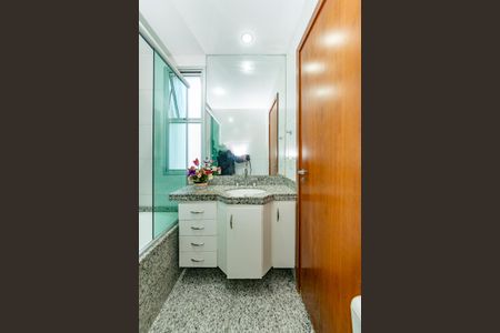 Apartamento à venda com 60m², 2 quartos e 2 vagasBanheiro da Suíte 1