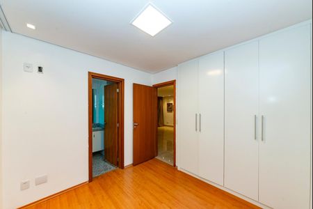 Apartamento à venda com 60m², 2 quartos e 2 vagasSuíte 2