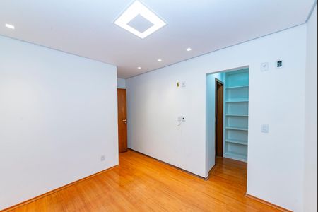 Apartamento à venda com 60m², 2 quartos e 2 vagasSuíte 1