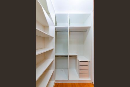 Apartamento à venda com 60m², 2 quartos e 2 vagasCloset da suíte 1