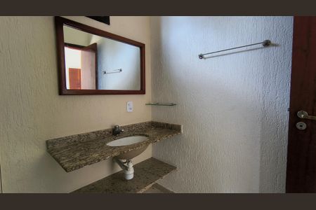 Casa de condomínio para alugar com 180m², 2 quartos e 3 vagasBanheiro da Suíte 1