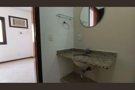 Casa de condomínio para alugar com 180m², 2 quartos e 3 vagasBanheiro da Suíte 2