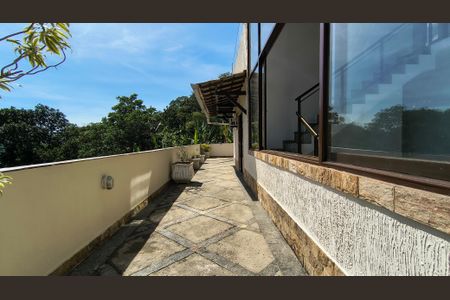 Casa de condomínio para alugar com 180m², 2 quartos e 3 vagasQuintal