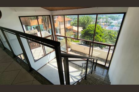 Casa de condomínio para alugar com 180m², 2 quartos e 3 vagasMezanino