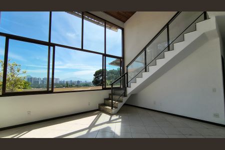 Sala de casa de condomínio à venda com 2 quartos, 180m² em Recreio dos Bandeirantes, Rio de Janeiro