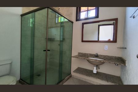 Casa de condomínio para alugar com 180m², 2 quartos e 3 vagasBanheiro da Suíte 1