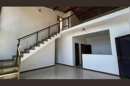 Sala de casa de condomínio à venda com 2 quartos, 180m² em Recreio dos Bandeirantes, Rio de Janeiro