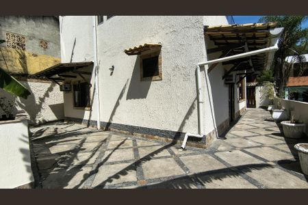 Casa de condomínio para alugar com 180m², 2 quartos e 3 vagasQuintal