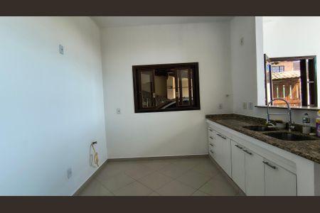 Casa de condomínio para alugar com 180m², 2 quartos e 3 vagasCozinha 