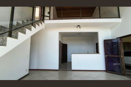 Casa de condomínio para alugar com 180m², 2 quartos e 3 vagasSala