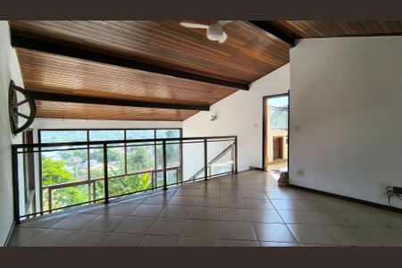 Casa de condomínio para alugar com 180m², 2 quartos e 3 vagasMezanino 