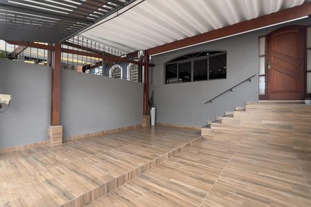 Casa à venda com 180m², 5 quartos e 2 vagas Casa à venda com 180m², 5 quartos e 2 vagasGaragem