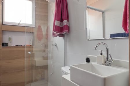 Casa à venda com 180m², 5 quartos e 2 vagas Casa à venda com 180m², 5 quartos e 2 vagasBanheiro da Suíte