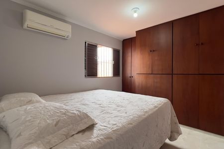 Casa à venda com 180m², 5 quartos e 2 vagas Casa à venda com 180m², 5 quartos e 2 vagasSuíte