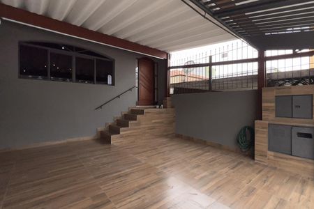 Casa à venda com 180m², 5 quartos e 2 vagas Casa à venda com 180m², 5 quartos e 2 vagasGaragem