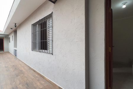 Casa à venda com 180m², 5 quartos e 2 vagas Casa à venda com 180m², 5 quartos e 2 vagasÁrea externa