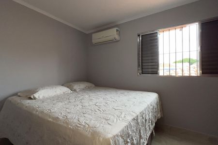 Casa à venda com 180m², 5 quartos e 2 vagas Casa à venda com 180m², 5 quartos e 2 vagasSuíte