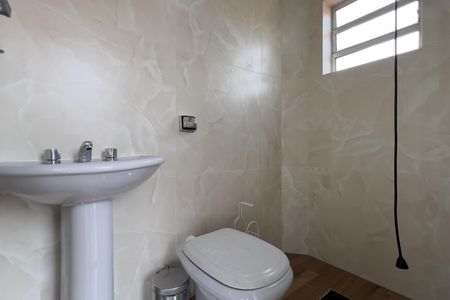 Casa à venda com 180m², 5 quartos e 2 vagas Casa à venda com 180m², 5 quartos e 2 vagasBanheiro 1