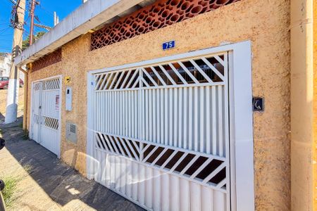 Casa à venda com 80m², 2 quartos e 2 vagas Casa à venda com 80m², 2 quartos e 2 vagasFachada
