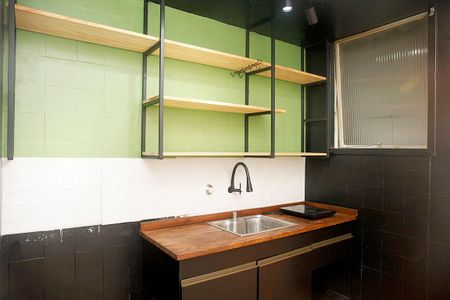 Cozinha de apartamento para alugar com 1 quarto, 50m² em Centro Histórico, Porto Alegre