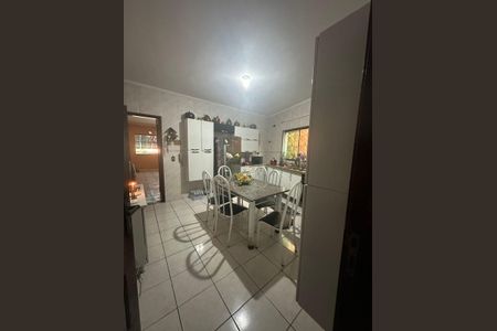 Casa à venda com 137m², 3 quartos e 3 vagas Casa à venda com 137m², 3 quartos e 3 vagasCozinha
