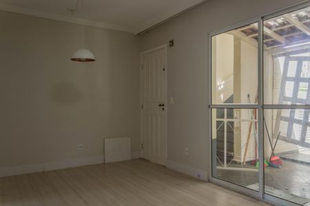 Sala de casa de condomínio à venda com 3 quartos, 80m² em Suiço, São Bernardo do Campo