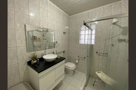 Casa à venda com 100m², 4 quartos e 2 vagasBanheiro 1