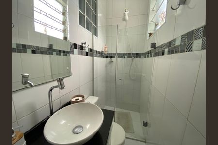 Casa à venda com 100m², 4 quartos e 2 vagasBanheiro 1