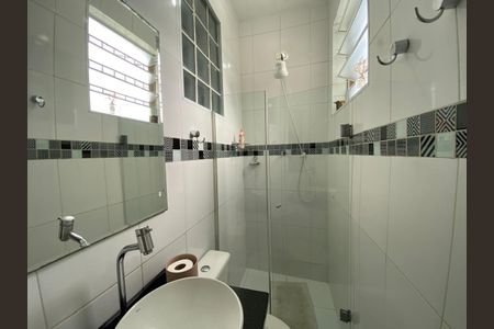 Casa à venda com 100m², 4 quartos e 2 vagasBanheiro 1